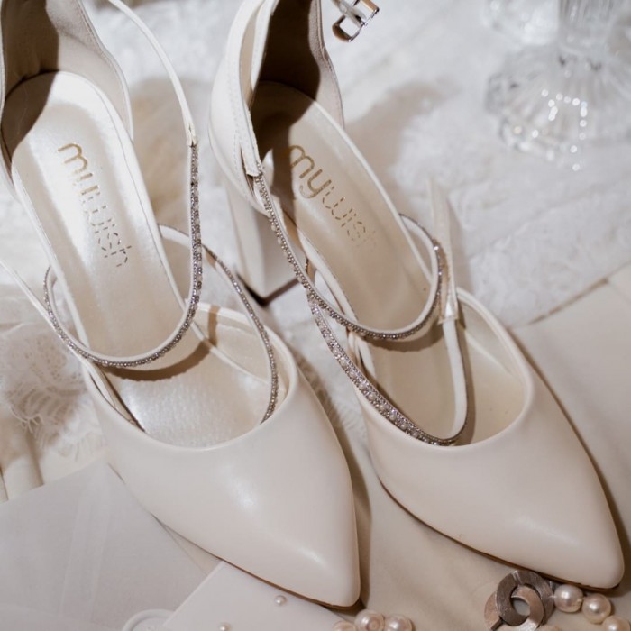 Czółenka śmietankowe ivory off white z paseczkami perłowymi na krzyż