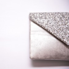 Torebka damska wizytowa na długim pasku