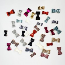  wpinki do butów na klips w kolorze czarny brokat.