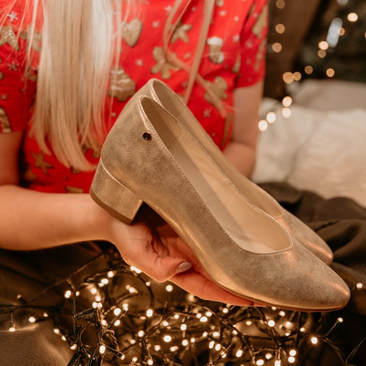 złote niskie czółenka