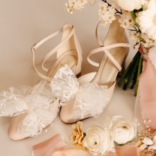 Skórzane Czółenka Love Story paski na krzyż Ecru Lico [552]