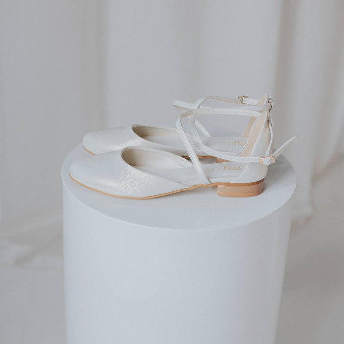 Płaskie czółenka ślubne z paseczkami na krzyż szampańskie [052]